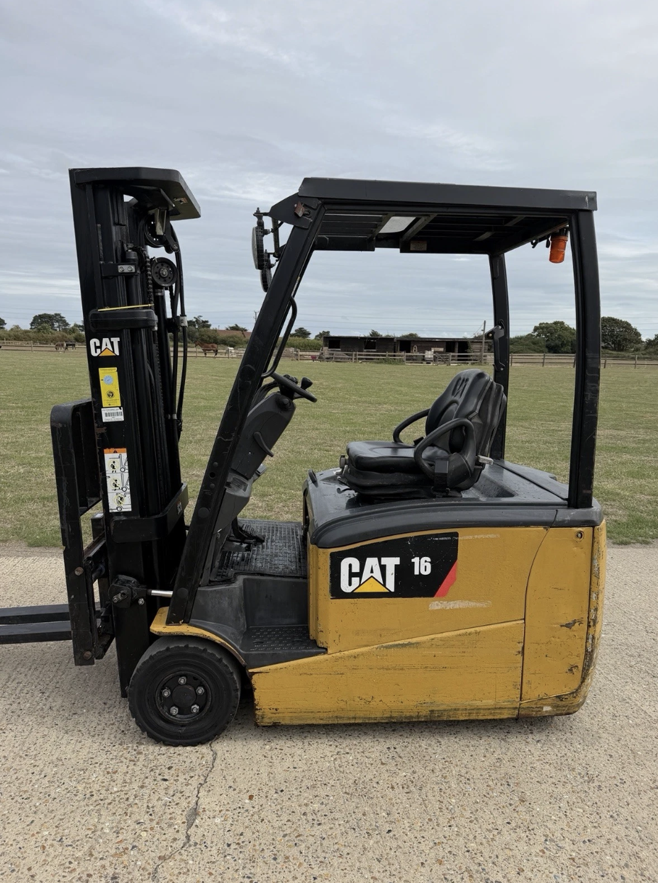 Caterpillar 1.6 Tonne Electric forklift truck Container Spec 2018